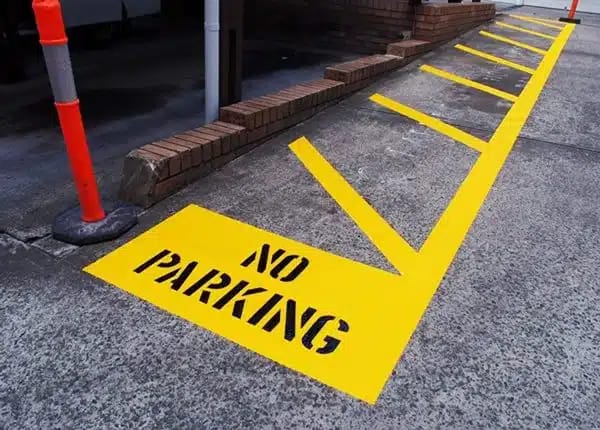 Angled no-parking safety marking